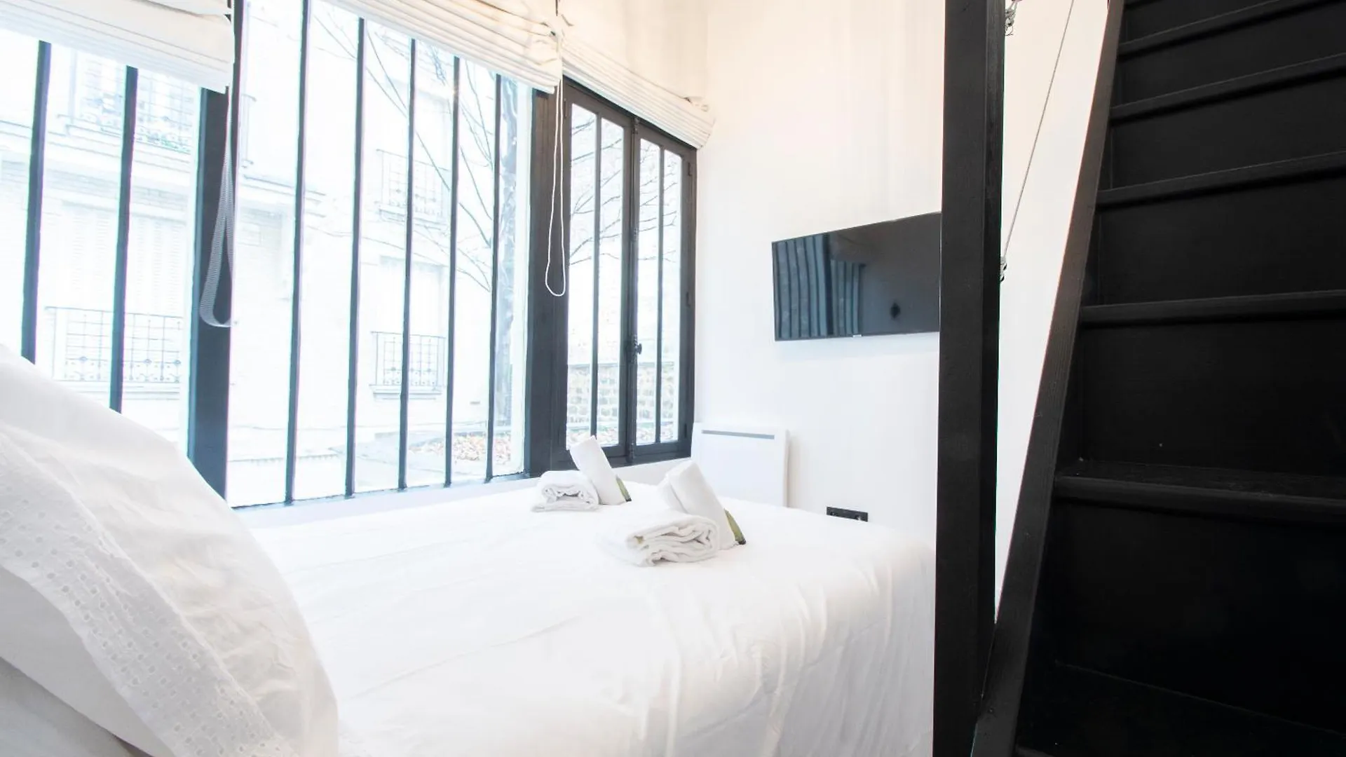 In - Eiffel Tower Area Apartment