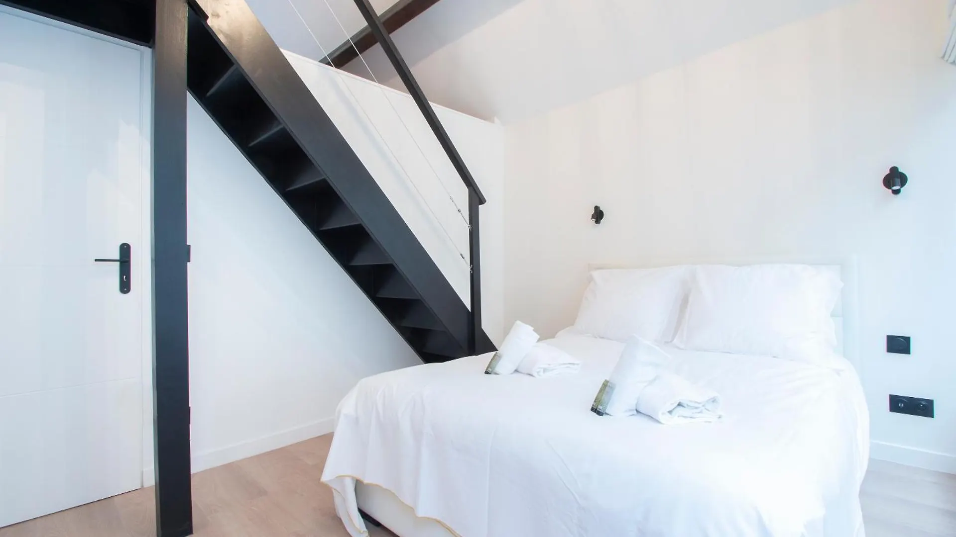In - Eiffel Tower Area Apartment Paris