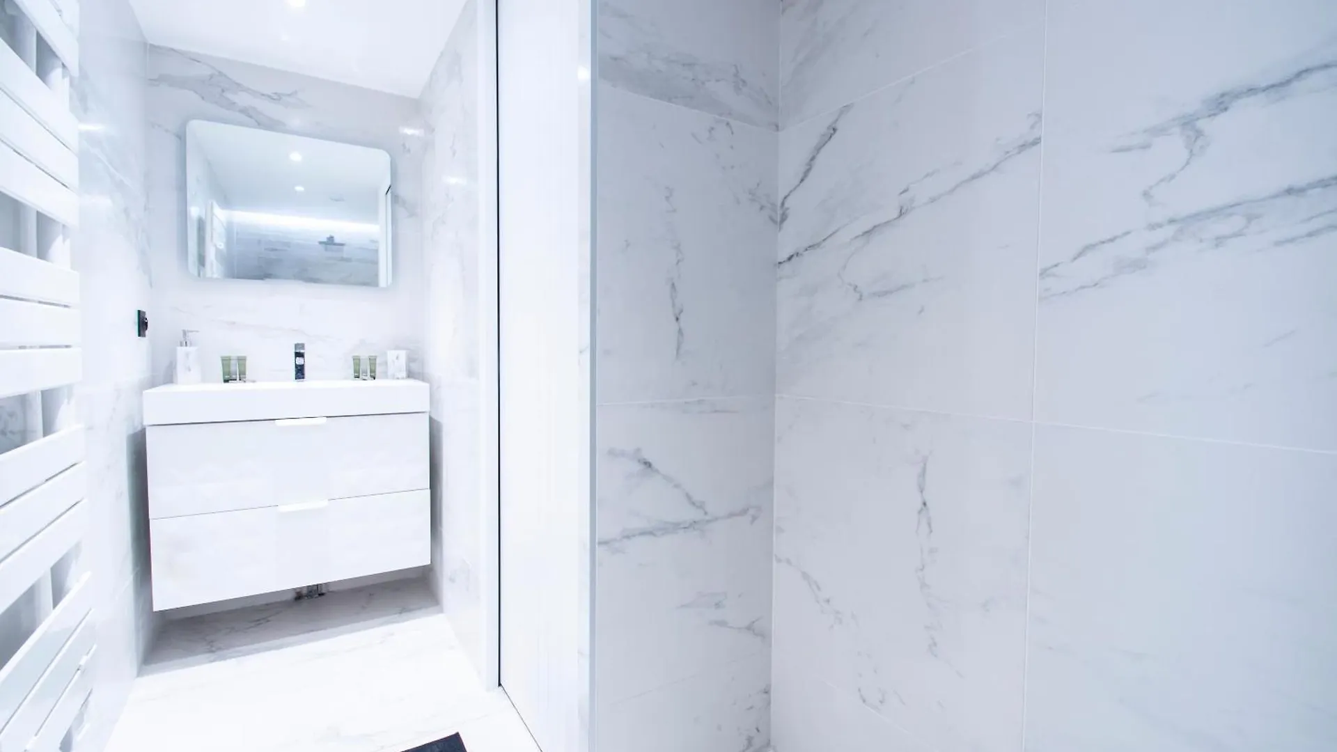 In - Eiffel Tower Area Apartment *